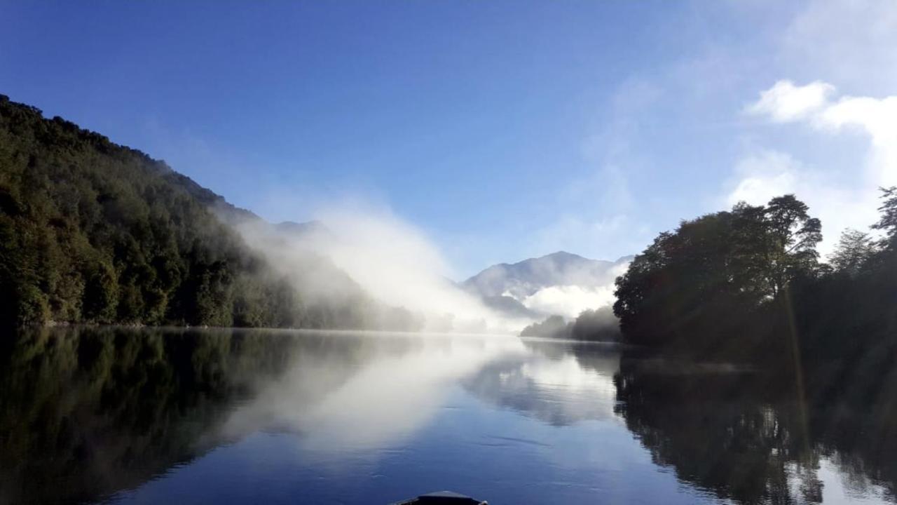 Cabanas Nutrias Patagonicas Puelo River Экстерьер фото